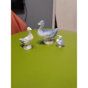Cute Vintage Miniature DUCK FAMILY Figurines Blue & White Porcelain 3 Pieces